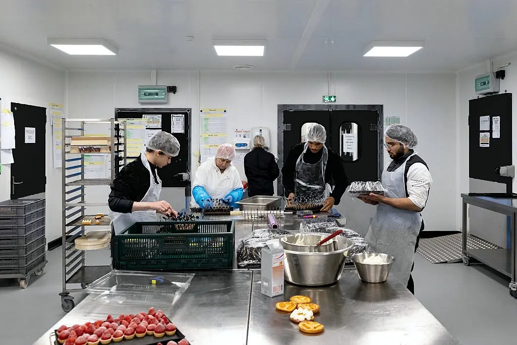 Équipes au travail dans le laboratoire partagé de Nanterre